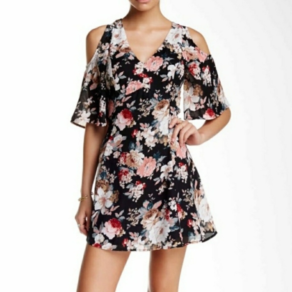 Jealous tomatoe Open shoulder dress